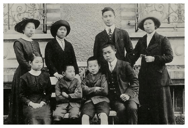 汪精卫儿子2005年回国祭拜,看到父母跪像,含泪说了一段话_陈璧君_日本