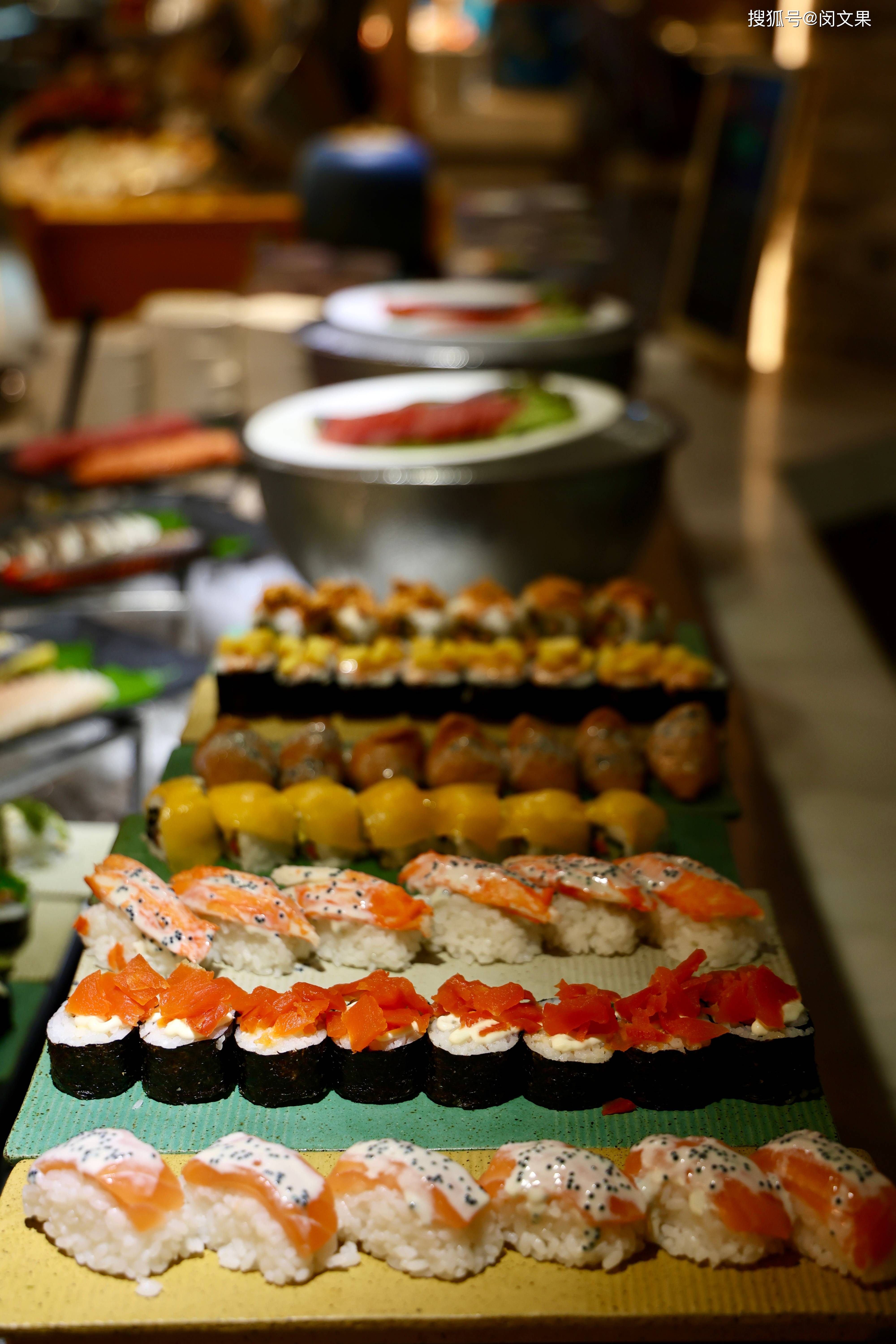 泉州泰禾洲际酒店,直接把蟳埔村簪花搬进了大堂!餐饮也表现优秀!