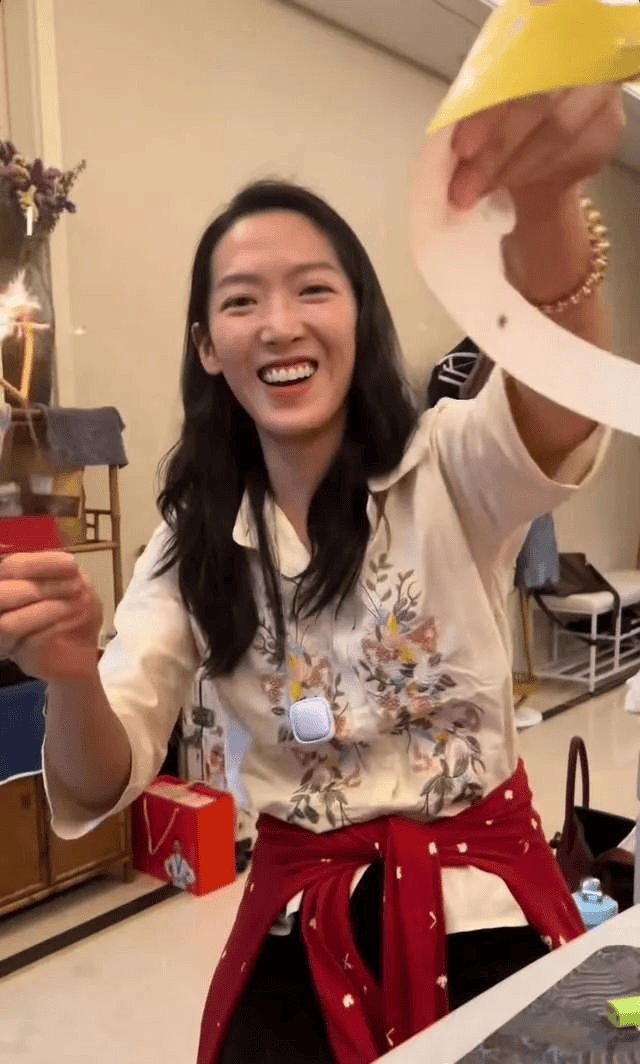 李立群女儿李元元:把初恋献给黑人,30多岁未结婚成父亲的烦恼
