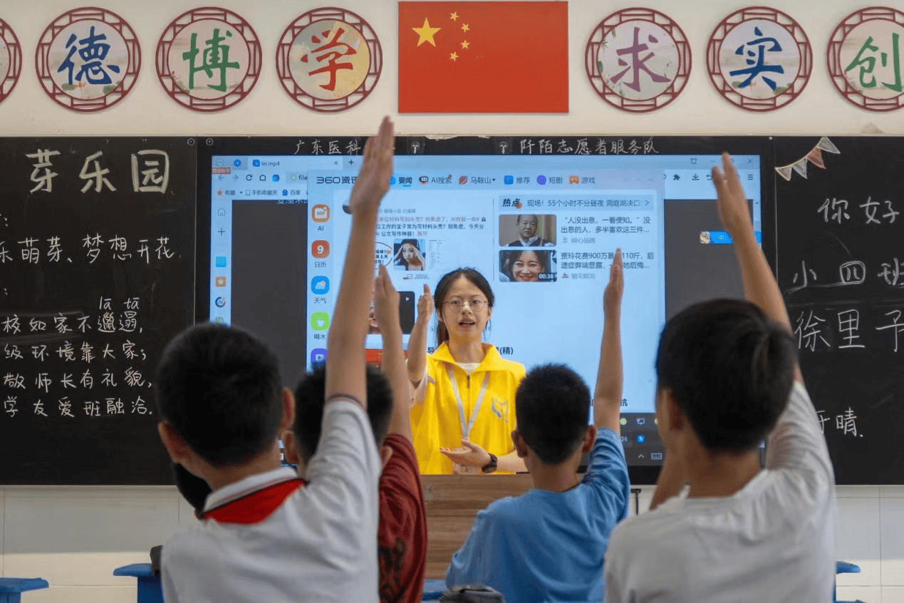 广东医学子三下乡:炎炎暑日笑开怀,欢乐时光荡心潮