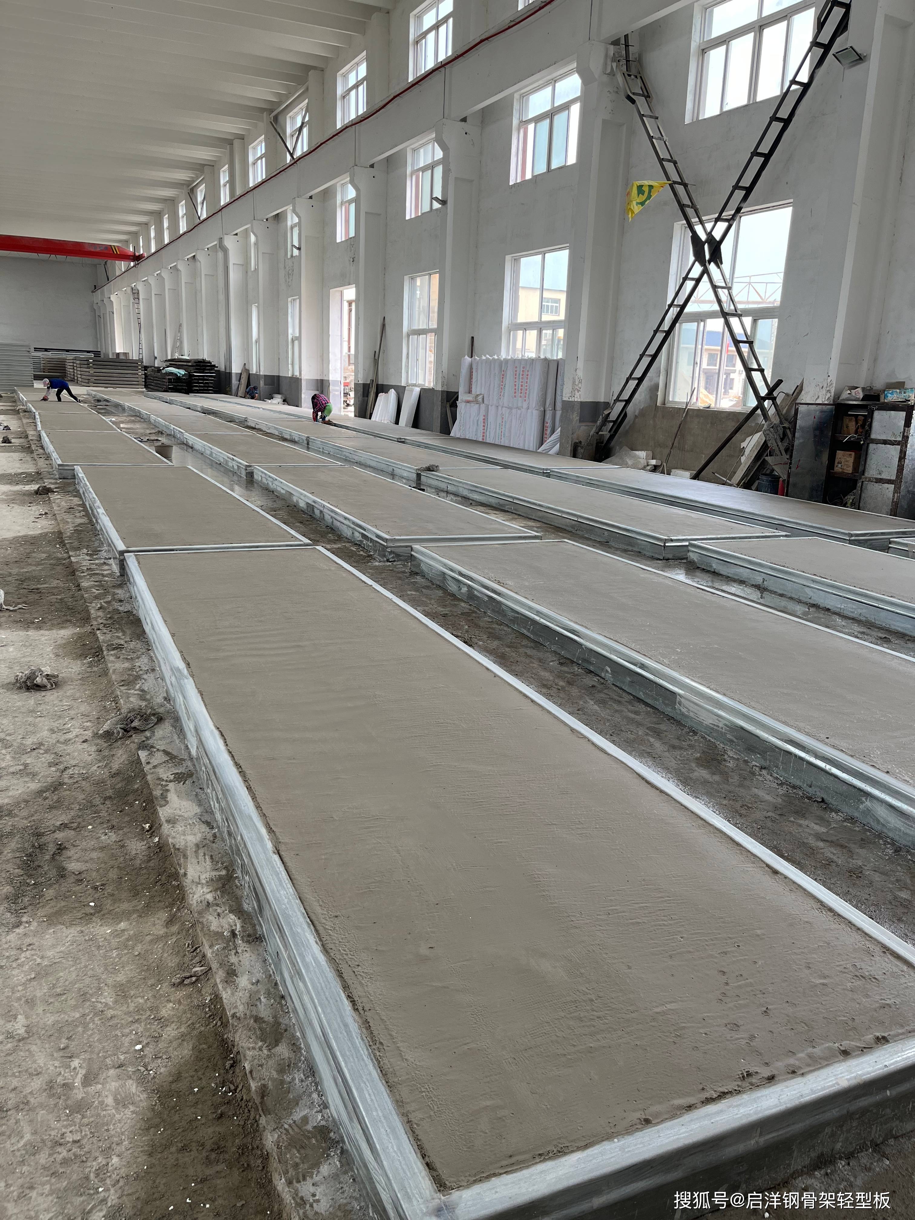 在建筑领域kst板可用于内外墙板屋面板吊顶板等;在装饰领域kst板