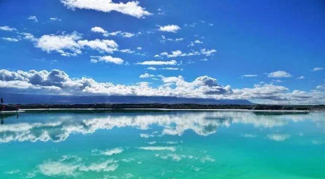 中国最美"天空之镜",比茶卡盐湖大56倍,平时都没有什么游客