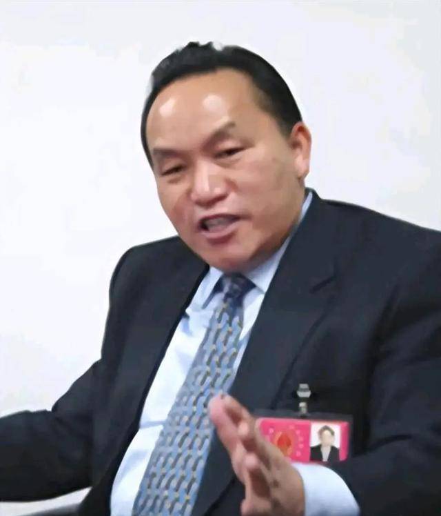 当他回到云南时,李俊父子二人听说李勃被阻止出国,所以他向其父提出
