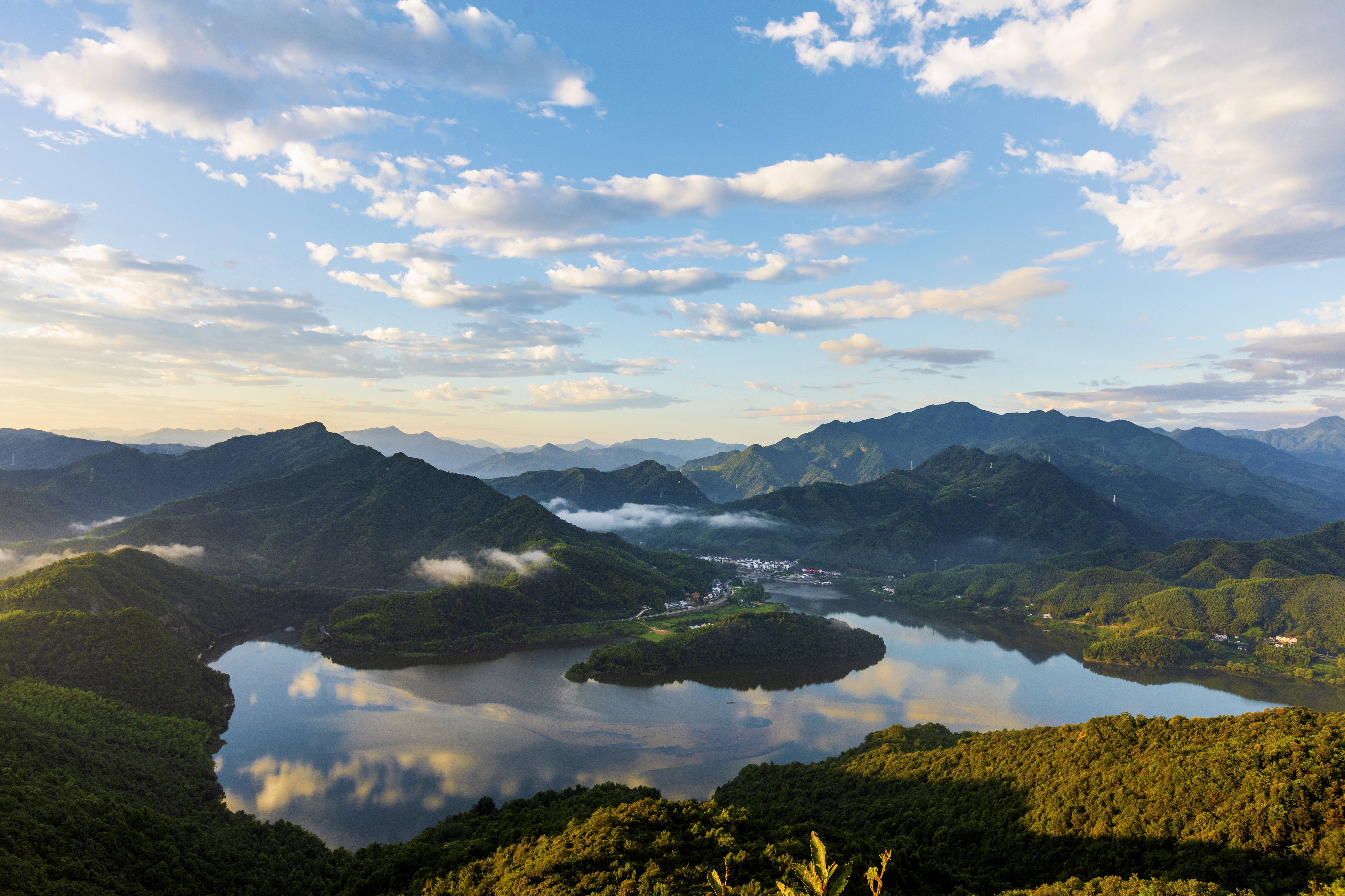 霍山屋脊山图片