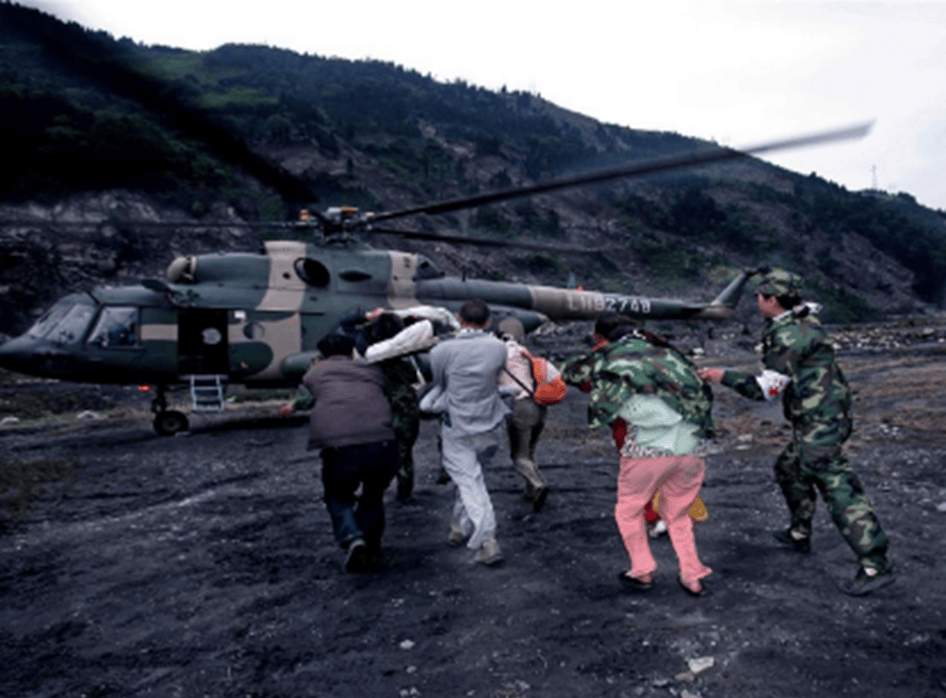 汶川大地震救援行动图片