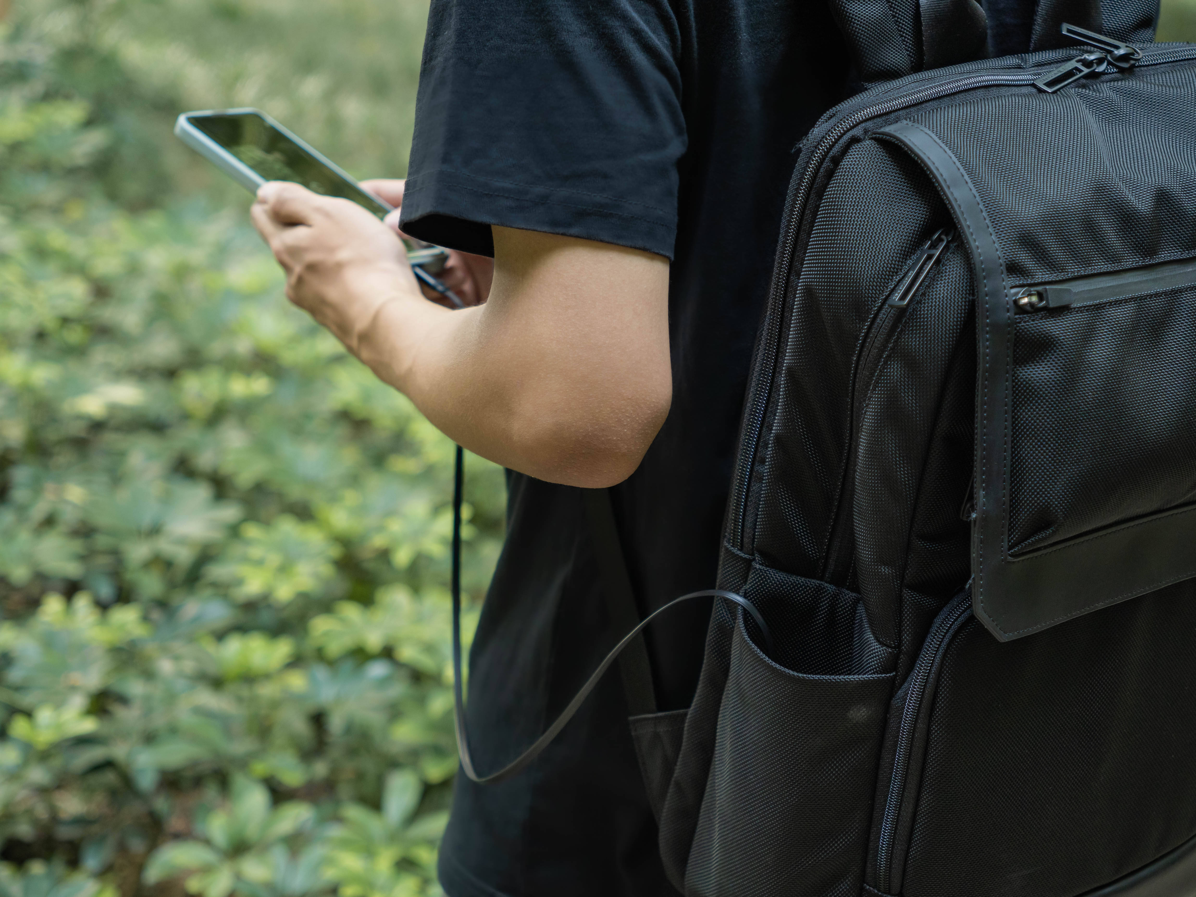 伸缩自如自带线，为背包腾出更多空间，iWALK 拉拉宝