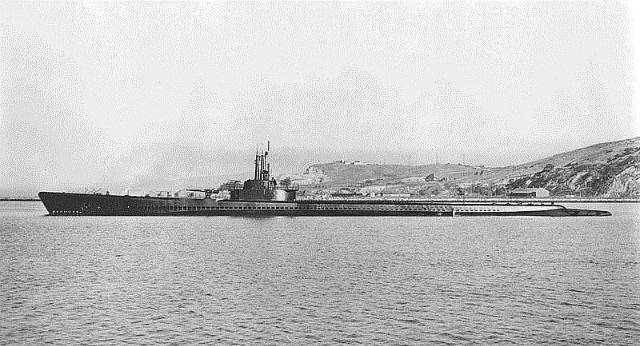 当天在中国牛山岛附近海域,"刺尾鱼"号潜艇再次发现一个日本巨型运输