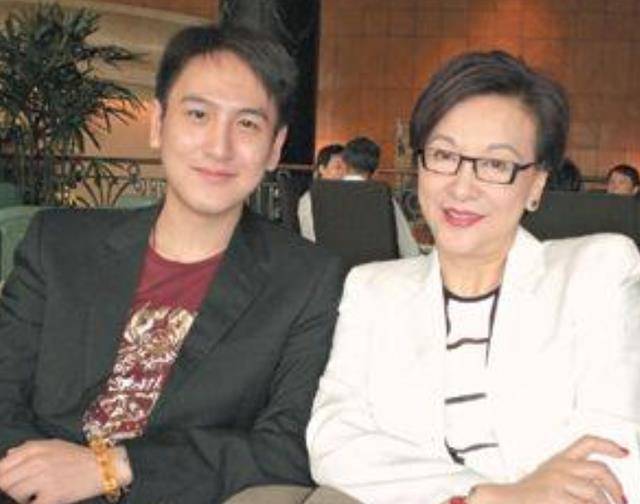 17岁帮妈妈赚8千万,上海富二代汤珈铖,今单身却当"爸爸"