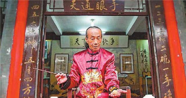 "鬼手"王保合:靠3个球2只碗,让李嘉诚心甘情愿送他4个