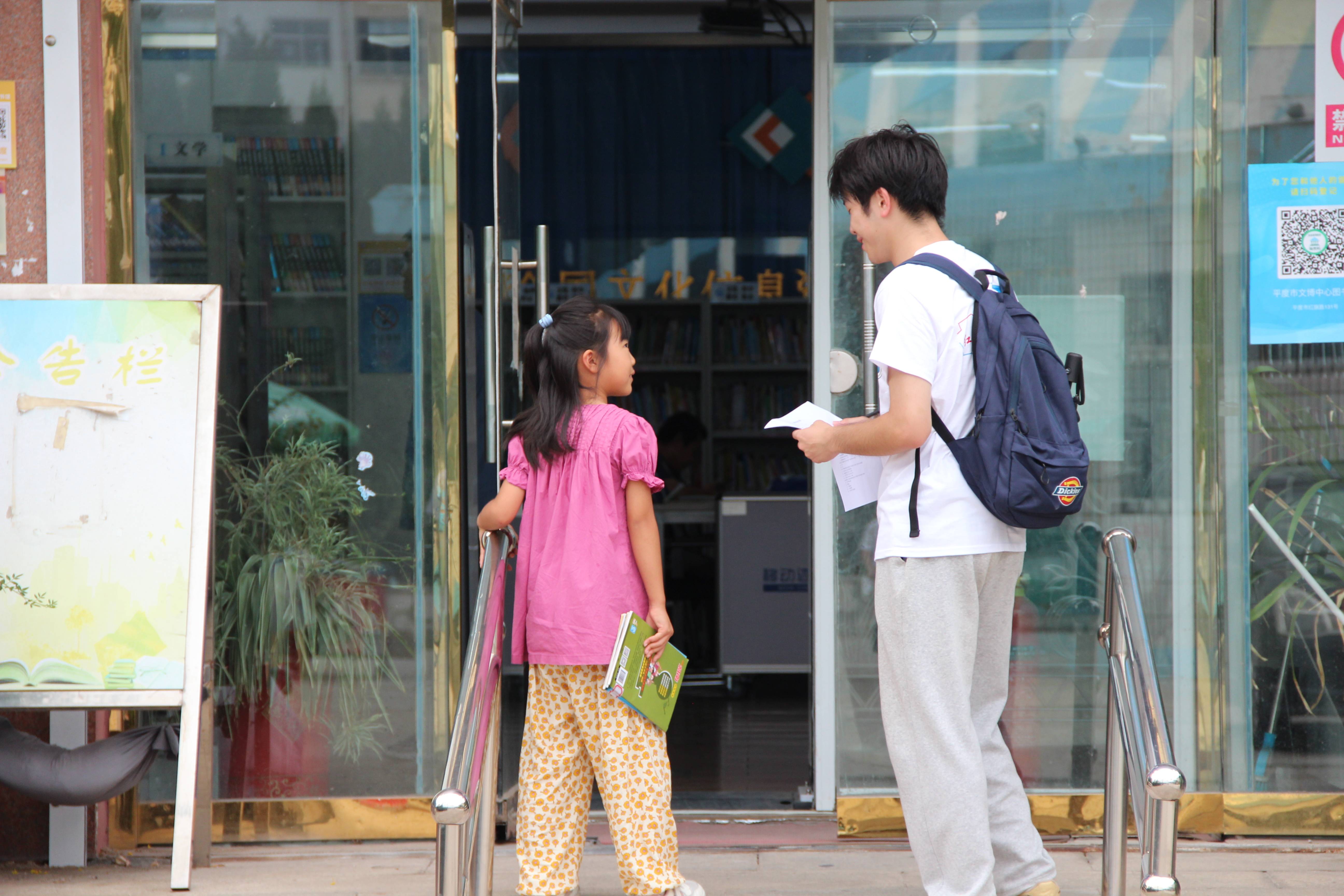 问卷调查场面3通过这几天的社会实践活动,我们"红心橡塑,传韵中华"