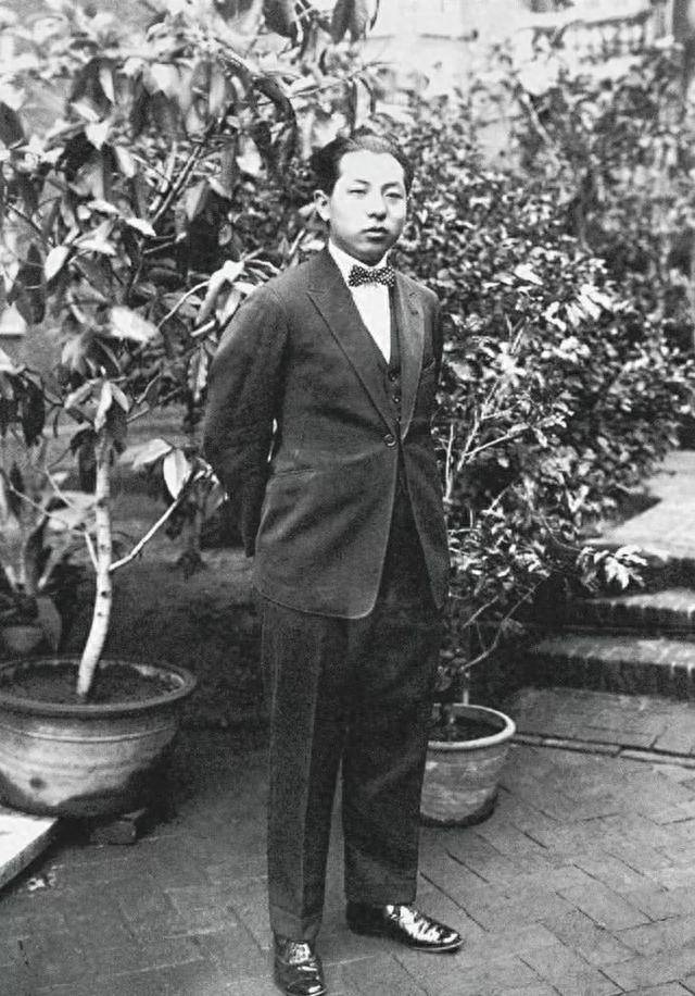 然而,后来,蒋介石还是背弃了承诺,对杨虎城和张学良实施了报复.