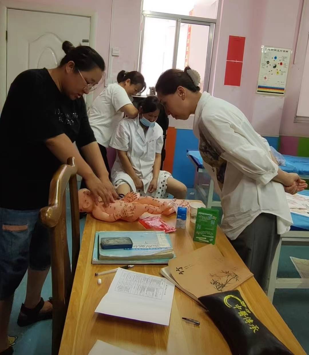 南阳滋养堂国医学校:学员热情高涨,小儿推拿课程引爆学习热潮
