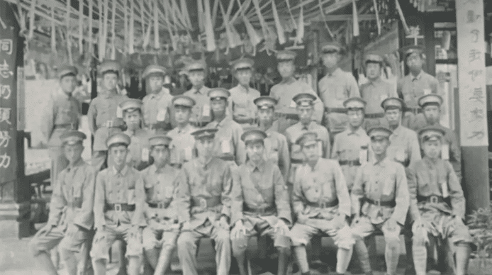 入校后,陈赓一直非常出彩,当时有一句顺口溜"蒋先云的笔,贺衷寒的嘴