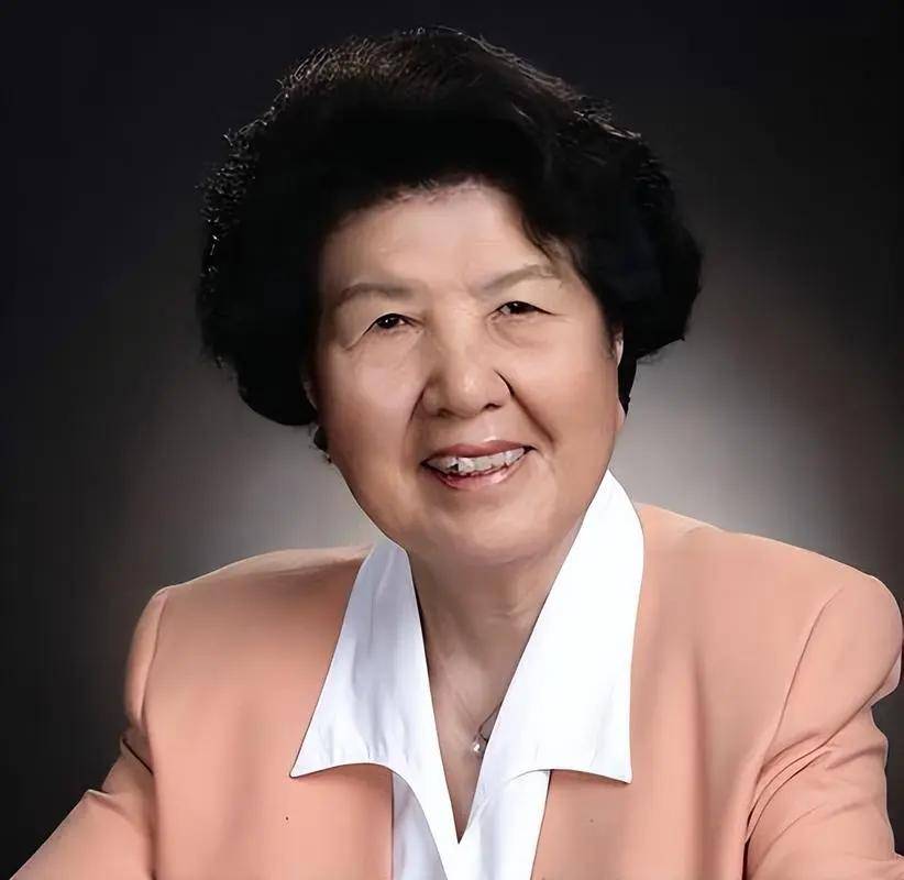 她经历了磨难,她创造了历史,成为新中国第一位女省委书记