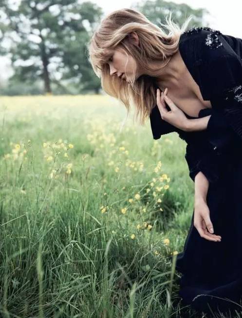 海莉·贝内特,如此迷人的颜值和身材,让人难以抵挡