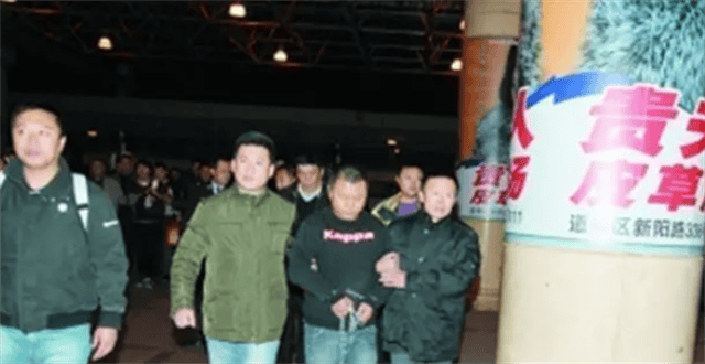 大学生杀人逃亡石家庄,竟成当地成功人士,不料被情人毁掉这一切_姜虹