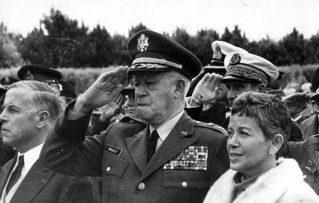 勇于认清缺点的美国"大兵"——五星上将布莱德雷_训练_回忆录_将军