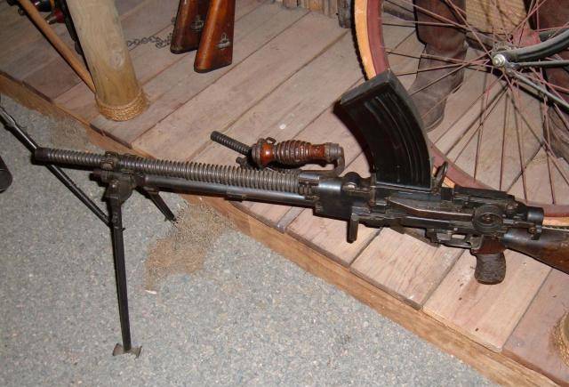 二战中最差机枪,八路军缴获后都看不上,性能实在太奇葩
