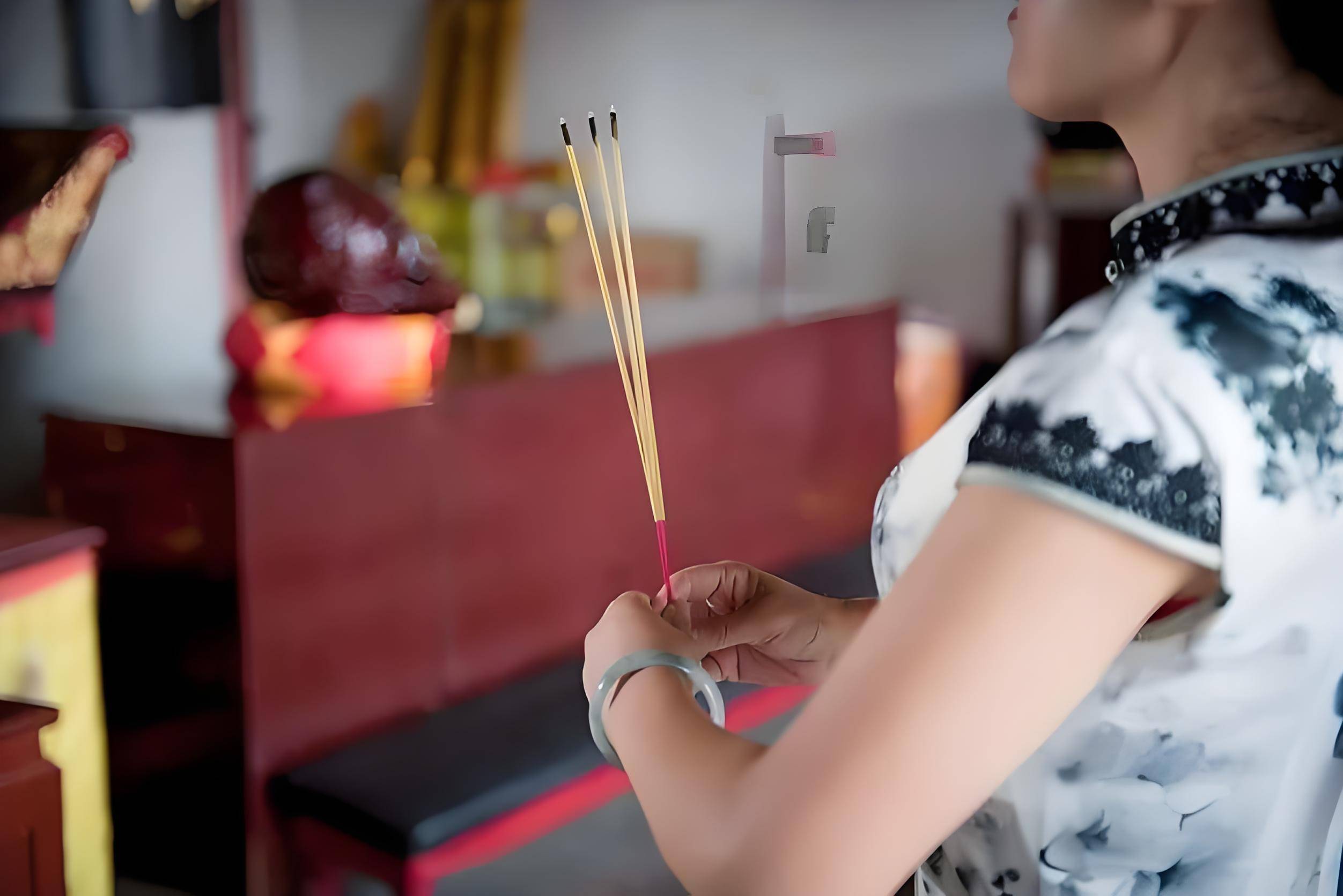 人为什么要拜神?