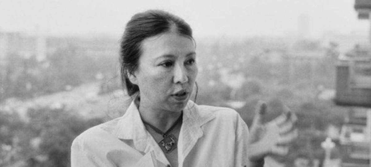 三毛第2次见王洛宾直接说:"给我买套房吧!"被拒后流浪4个月