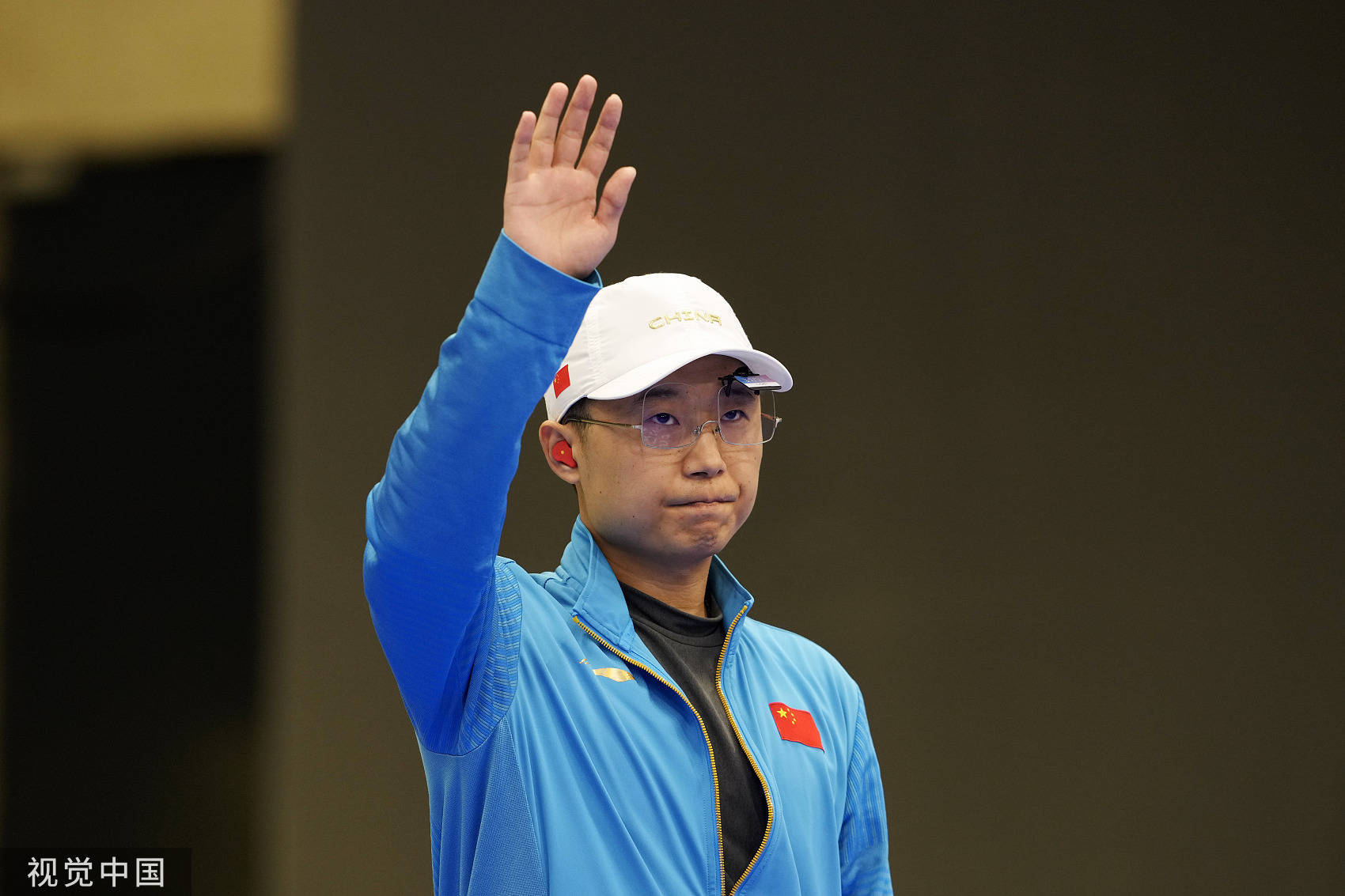 李越宏:胜利来源于团队共同努力 妻子已退役担任基层射击教练_中国