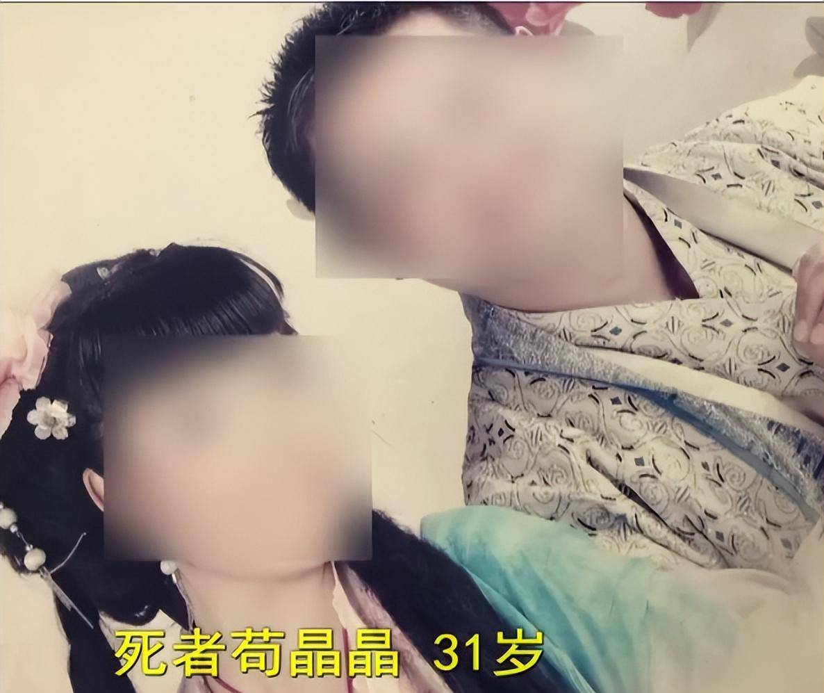 文志辉怀疑这个车子就是丁晓峰的,于是他立即调头开到了白色越野车边