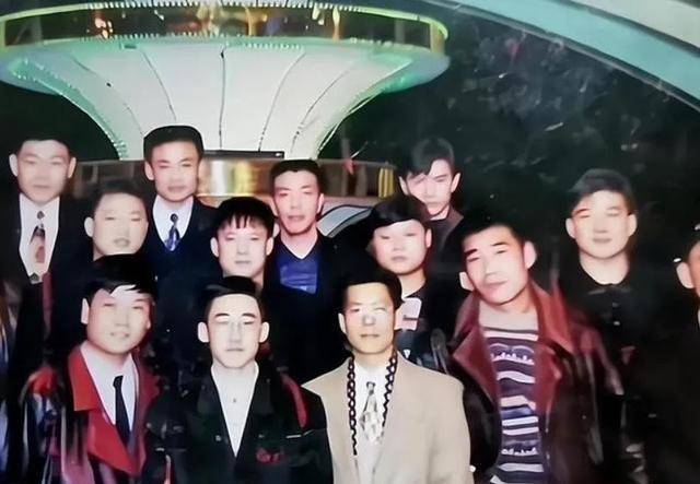 纪实:长春黑老大梁旭东,黑白两道通吃,被捕后扬言2个月就出狱