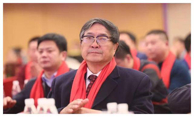 他曾是武警副司令员兼参谋长,48岁任武警总参谋,59岁授上将警衔