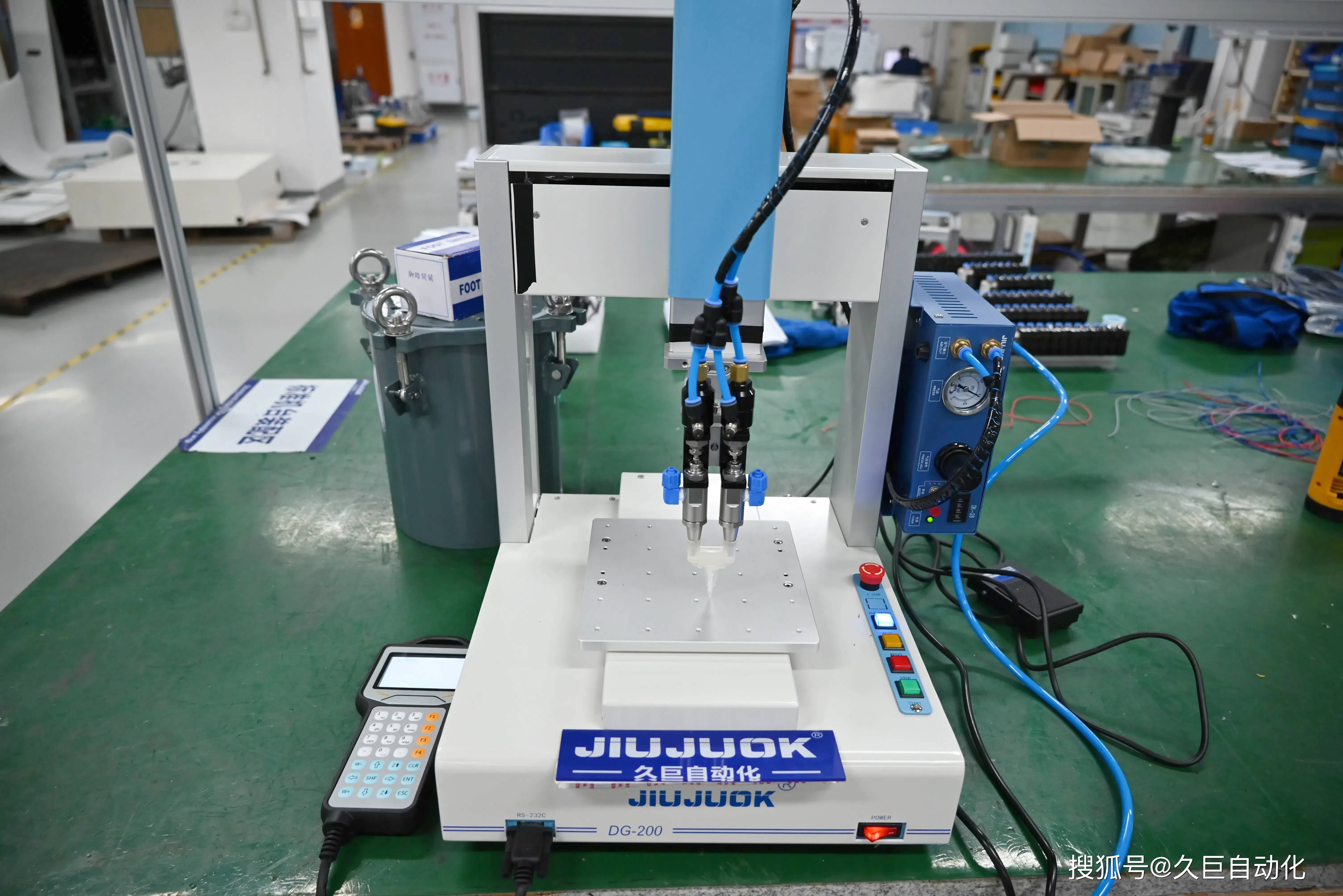 为什么企业要注重点胶机的使用性能