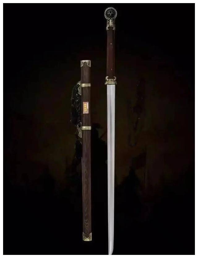 人,郡国兵即地方军兵力可达42万至70万,另外,汉朝在边地的戍边吏卒和