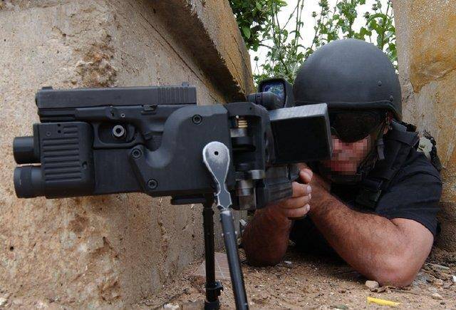 神奇的武器,拐弯枪子弹是怎么打出去的呢?