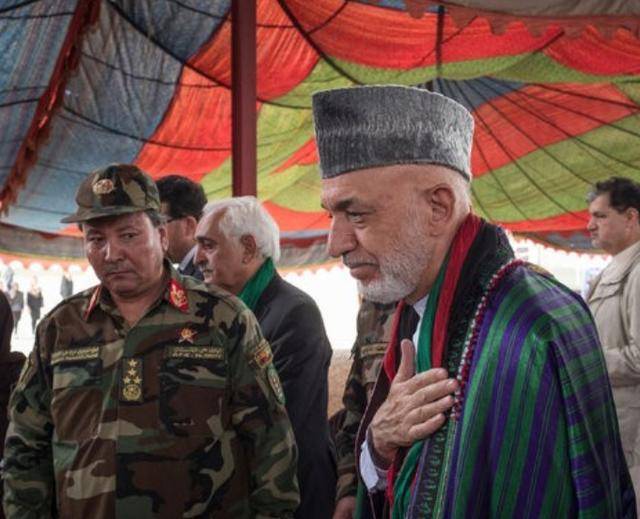 阿富汗首任民选总统卡尔扎伊,7年前卸任后,如今去了哪里?