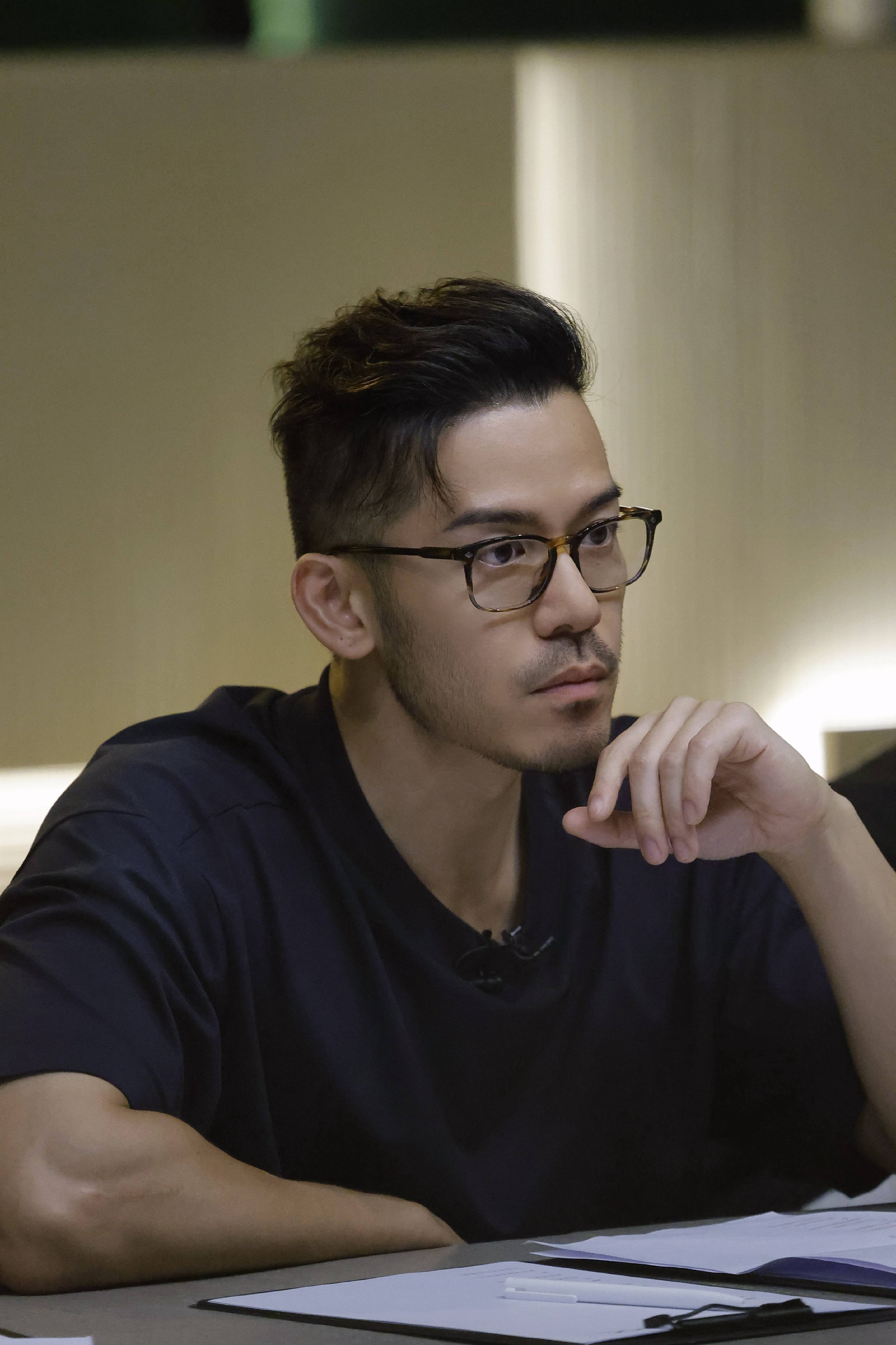 沈震轩《披荆斩棘》个人初舞台首秀 唱响港味金曲《monica》