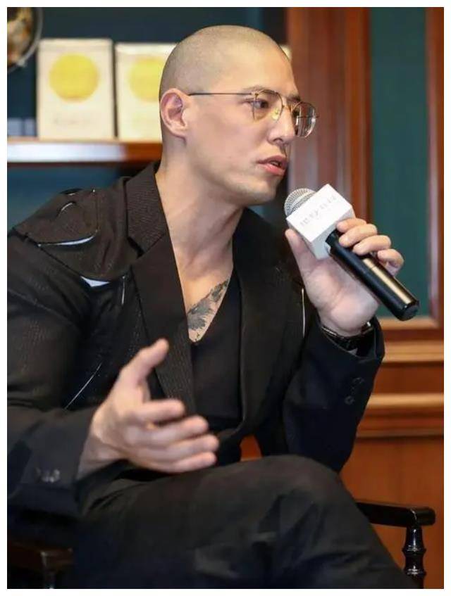 蒋家第四代蒋友柏,"完美贵公子"形象崩塌,自言:性格分裂严重