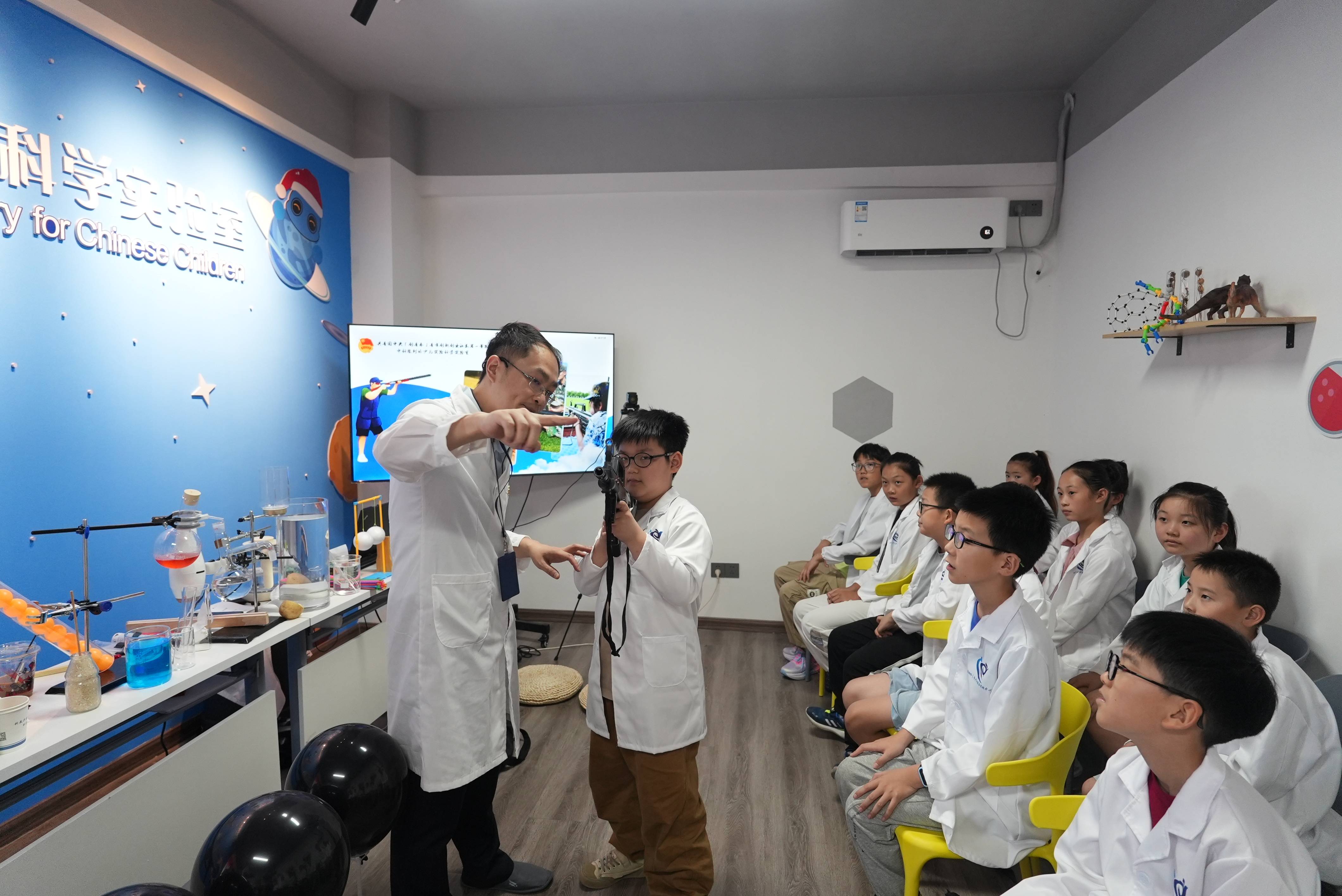 【中科橡树岭少儿科学实验室:科技筑梦,强国有我-点亮未来之光】