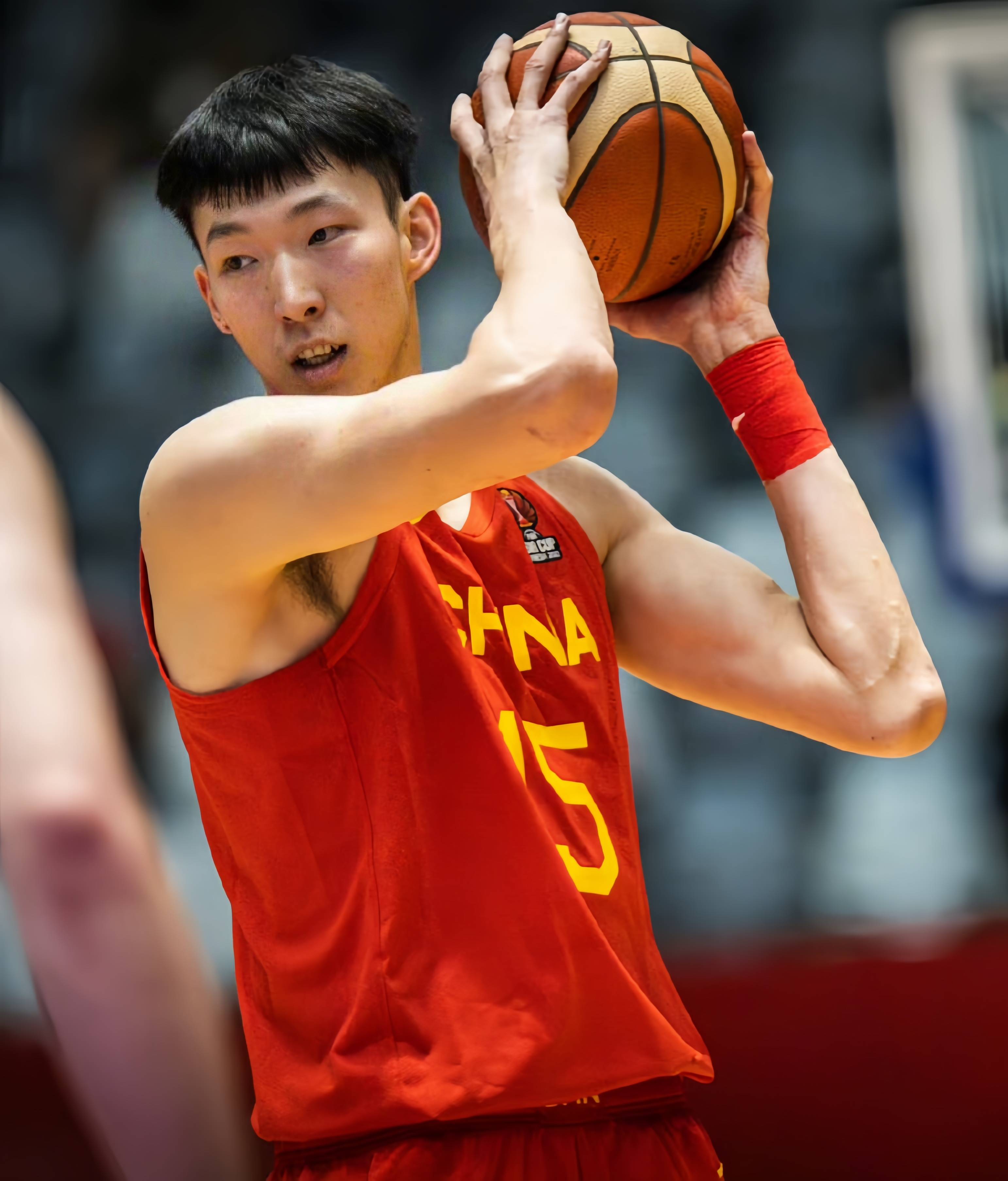中国男篮有望崛起!郭士强需重用双塔,重点培养3人,归化小外援