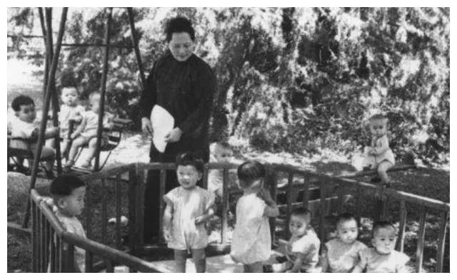 宋庆龄在收养隋永清后,几乎将所有的爱都倾注在了她的身上,像所有母亲