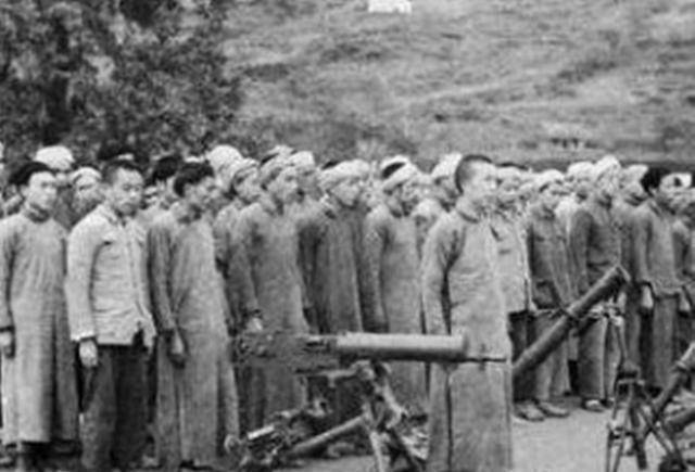 当时正是半夜,守兵松懈无人站岗就给了张结巴趁虚