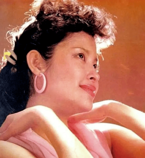 演员李小燕:嫁给张金玲的前夫,62岁无子女,她晚年幸福吗?