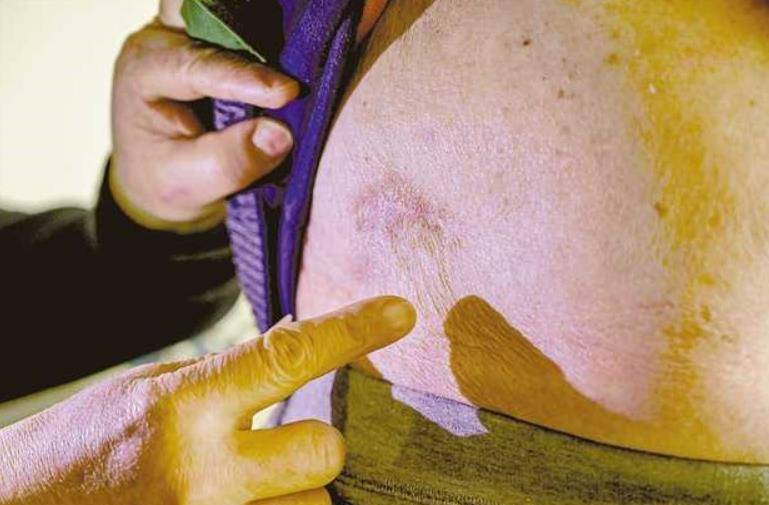 一位歼敌400余人的老兵,用机枪击落飞机,退伍33年后被曝光身份