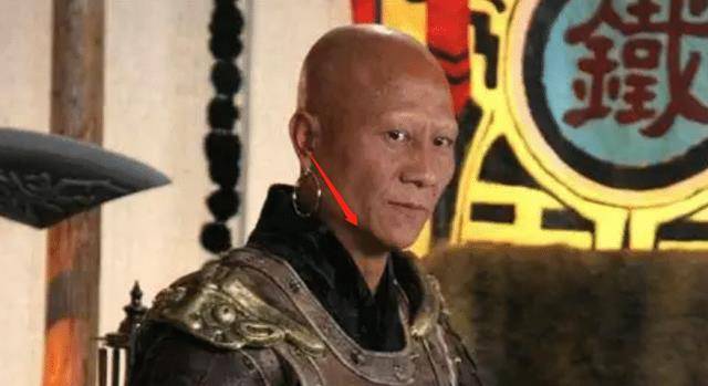 两腮无肉不可交的下一句是面长横肉视为凶,就是