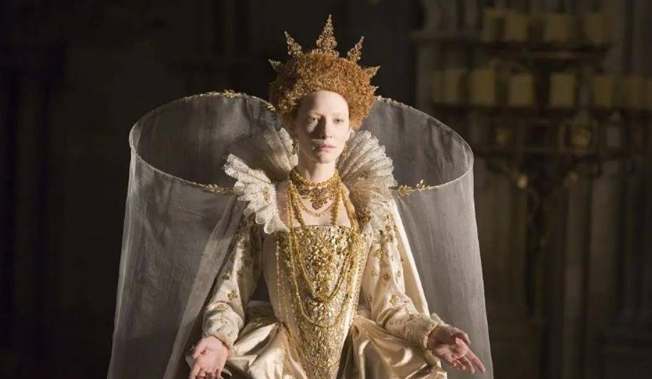 雪上加霜的是,作为女王的伊丽莎白一世公务繁忙,而那个年代朴素的化妆