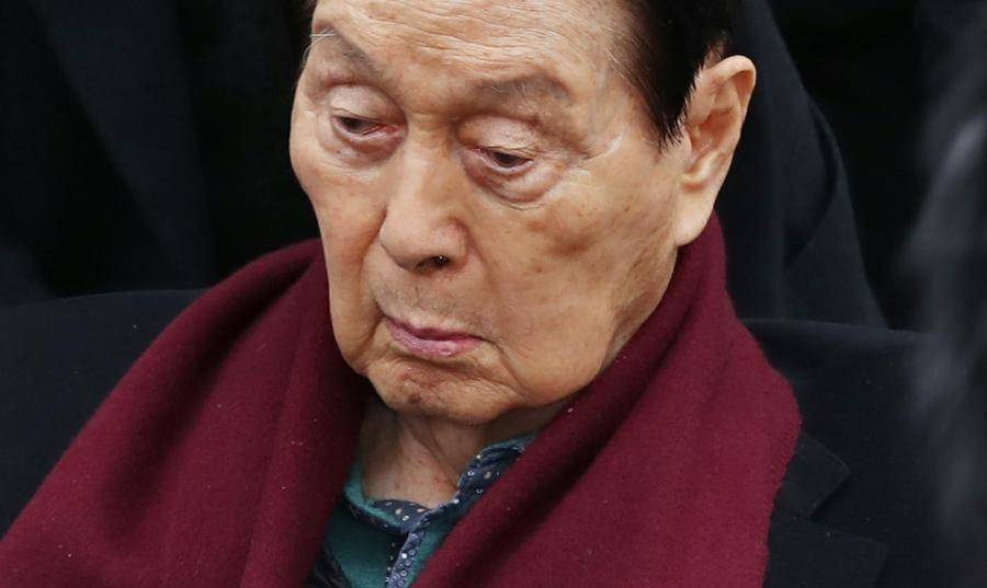 韩国财阀辛格浩:3任妻子,和次子共享张紫妍,两儿子为家产互撕