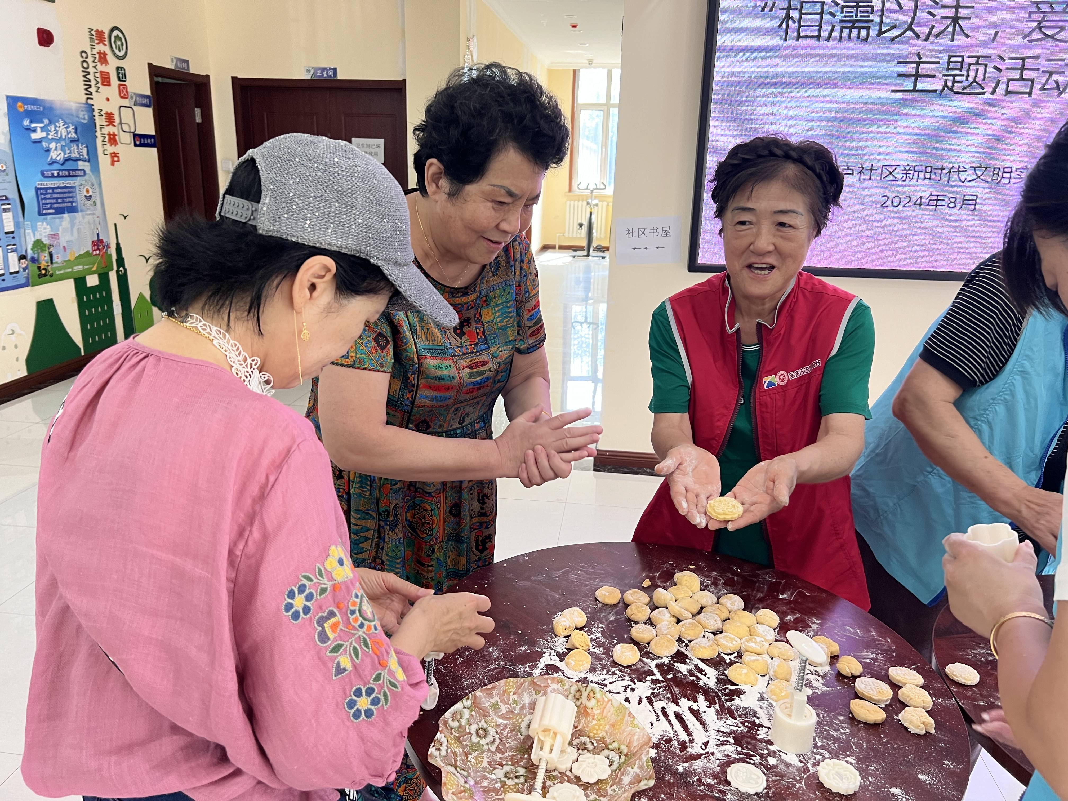 美林庐社区:开展"相濡以沫,爱在七夕"做巧果活动