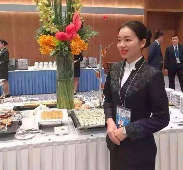 姚碧有很多人都会认为,服务员是一项很简单的工作,工作内容无非就是端