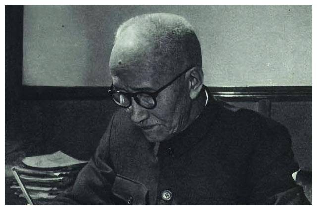 1962年春节,毛主席私人宴请一人,章士钊问客人是谁,答你们上司_手机搜狐网