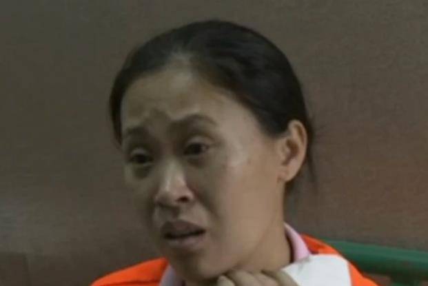 凌小娟大姐去世后,她的儿子苏可章和女儿苏洁常泡在网吧里,生活拮据