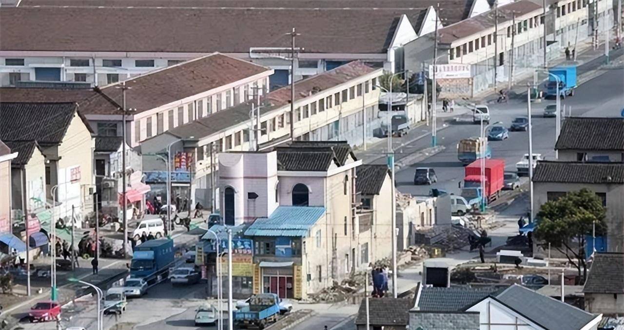 上海钉子户张新国:扬言要6套房加1亿赔偿,14年后反倒损失上百万