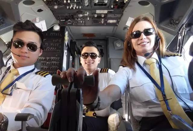 美国王牌飞行员金贝丽:后来为何成为中国首位美籍女机长?