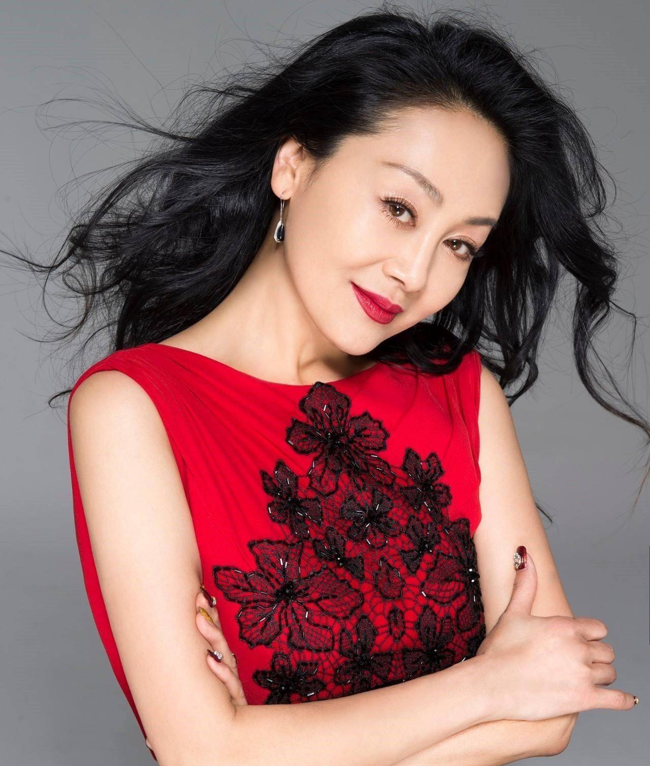 王姬为儿子扮卡通人物20多年,倪萍为救儿子离央视拍戏,母爱无疆